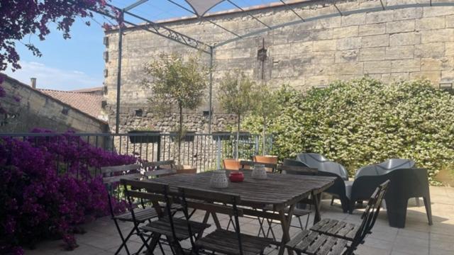 Le Grand Rouget Apartment Beaucaire  Exterior photo