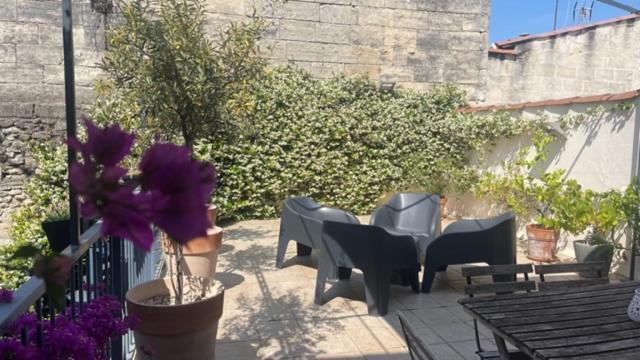 Le Grand Rouget Apartment Beaucaire  Exterior photo