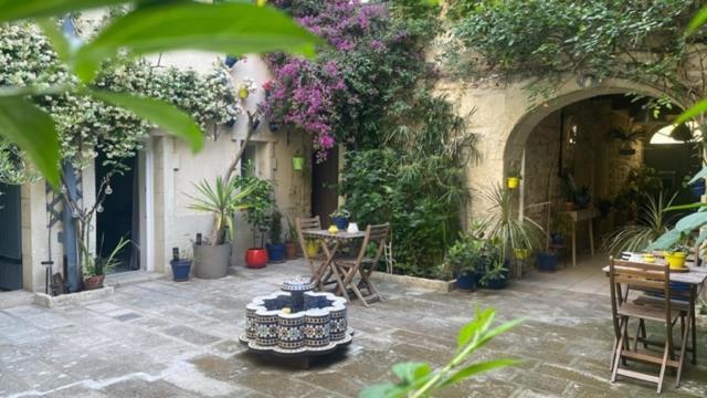 Le Grand Rouget Apartment Beaucaire  Exterior photo