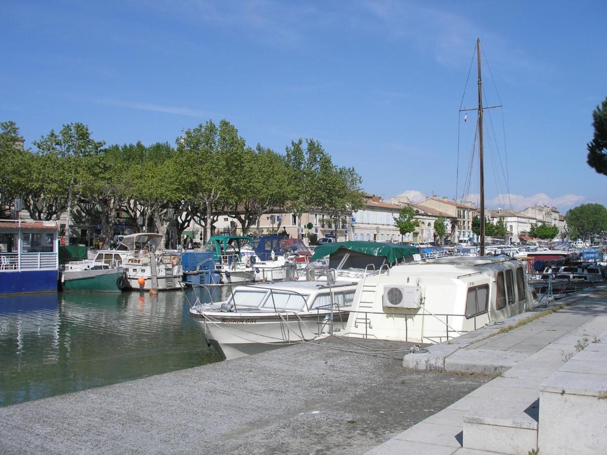 Le Grand Rouget Apartment Beaucaire  Exterior photo