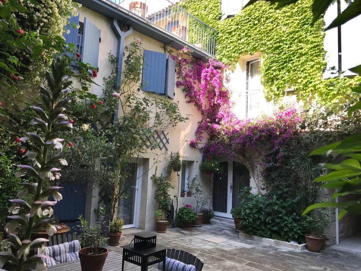 Le Grand Rouget Apartment Beaucaire  Exterior photo